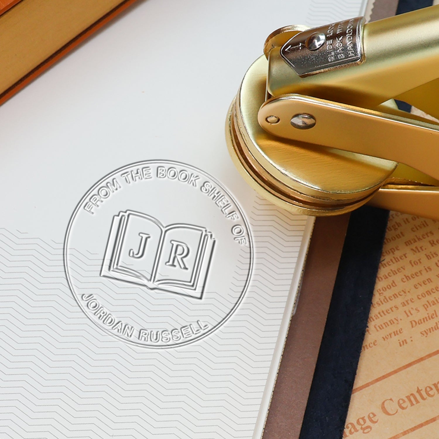 Sello en Seco de Libro con Iniciales Personalizadas Sello en Seco de Libro con Iniciales Personalizadas171