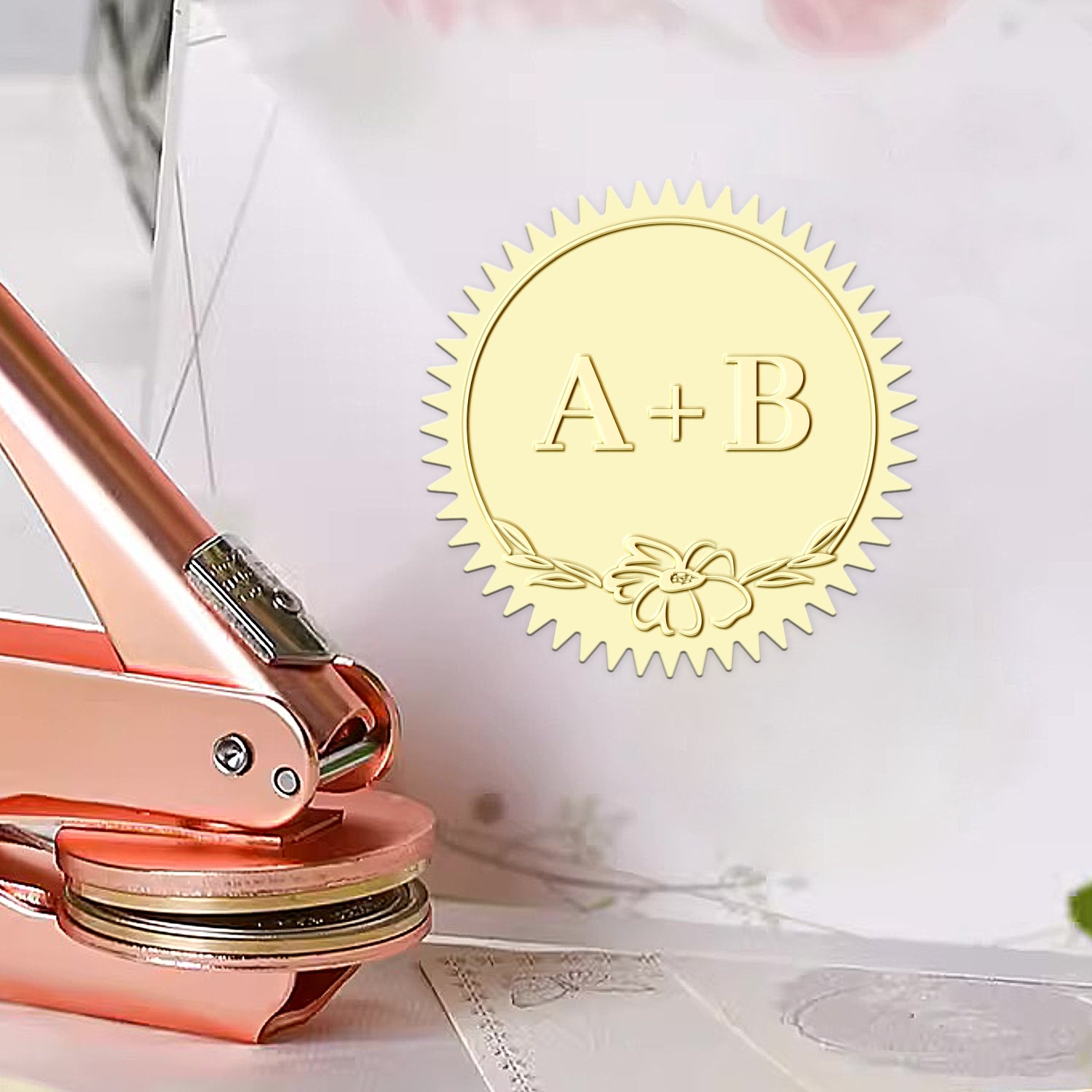 Sello en seco de Iniciales con Monograma de Boda Blossom Personalizado 1-101