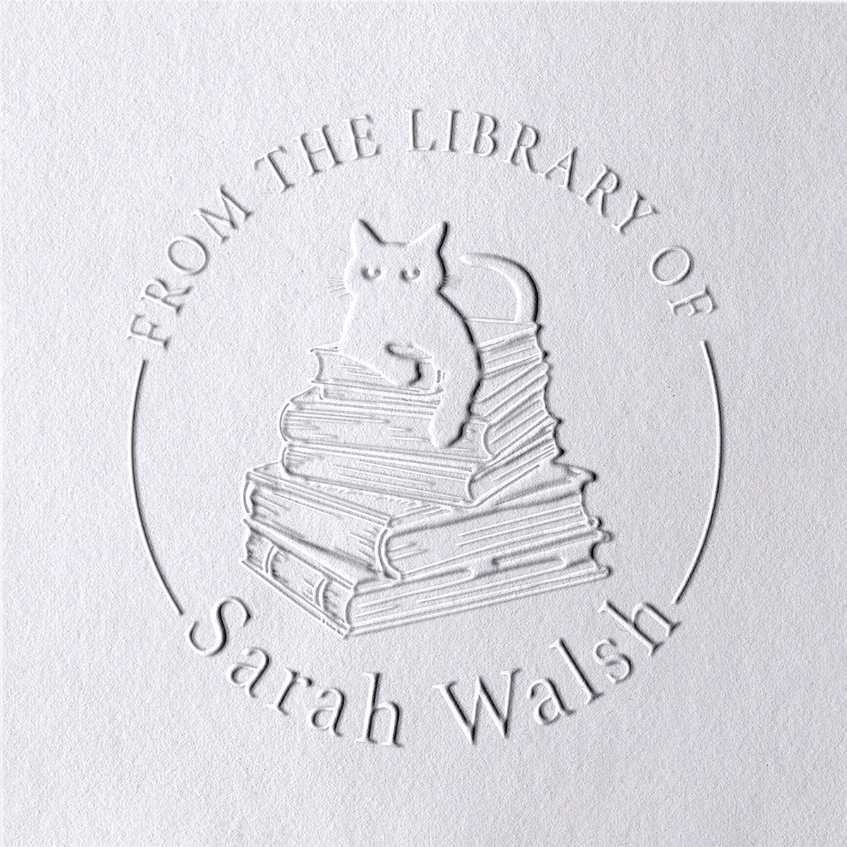 Sello en seco personalizado de gato y libros de la biblioteca2