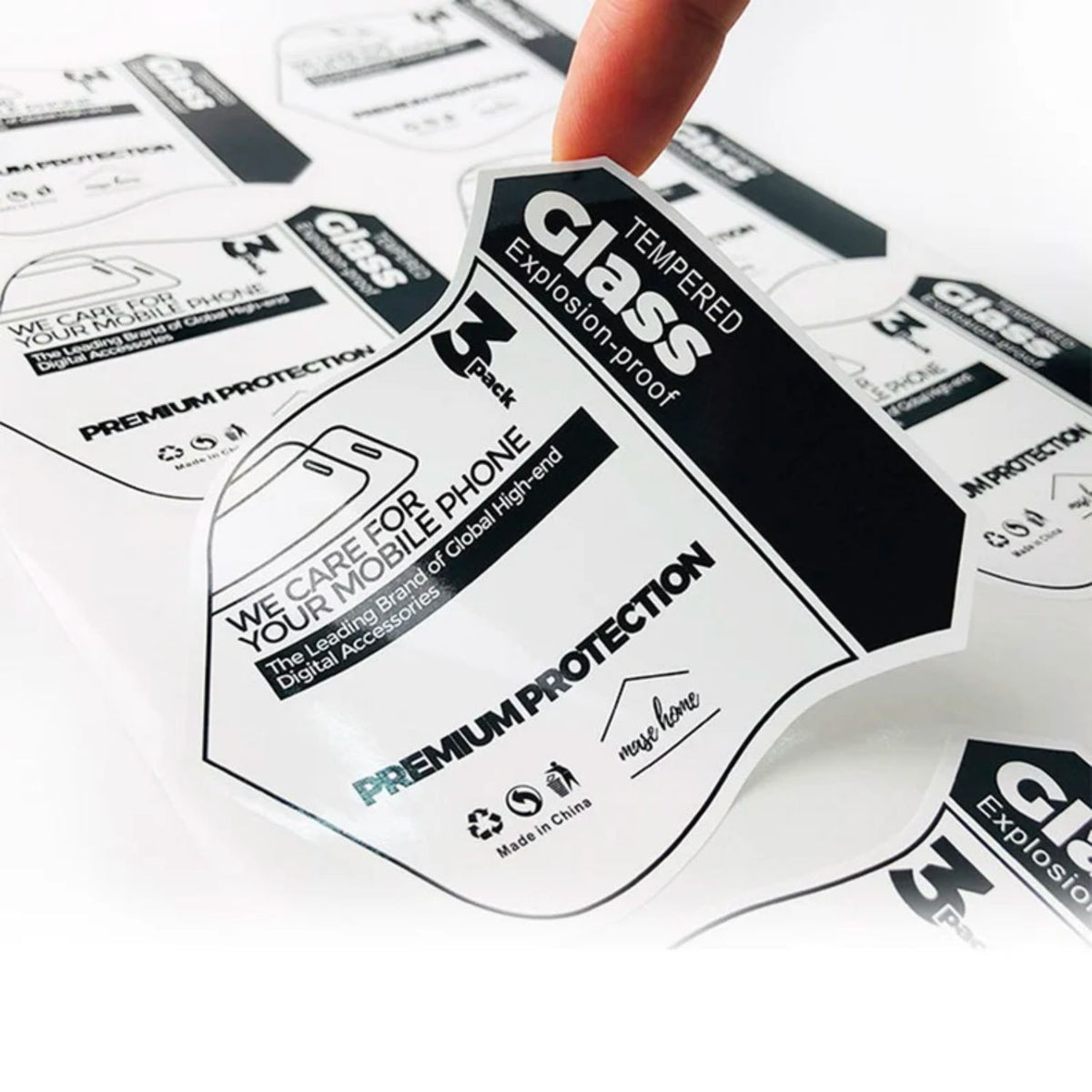 Pegatinas de PVC Impermeables Premium Personalizadas con Laminado Transparente y Troquelado - Etiquetas de Marca Elegantes25