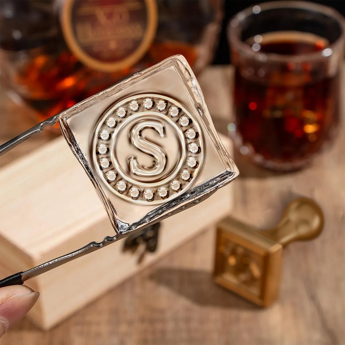 Sello de caucho de hielo Elite Shield de latón con monograma individual para Bartender y planificador