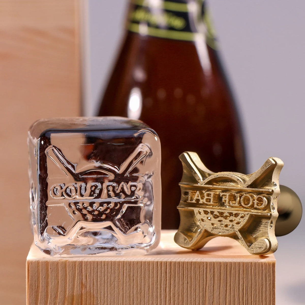 Sello de caucho de hielo de latón con monograma Golf & Drinks para Bartender y Planificador1