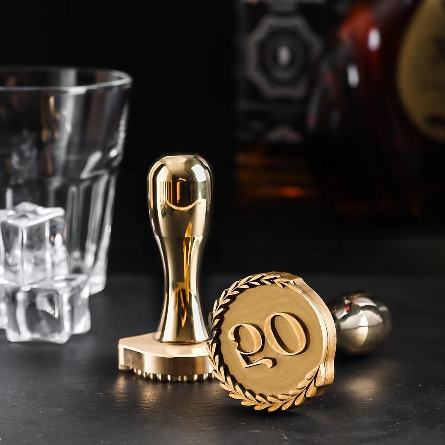 Sello de caucho de hielo de latón con monograma doble de círculo de laurel para Bartender y planificador